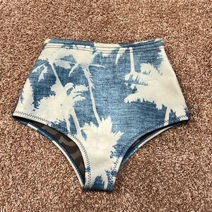 Women’s Billabong surf bottoms